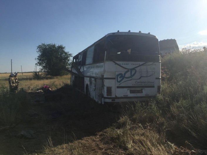 Автобус с 47 пассажирами перевернулся по дороге на Алаколь