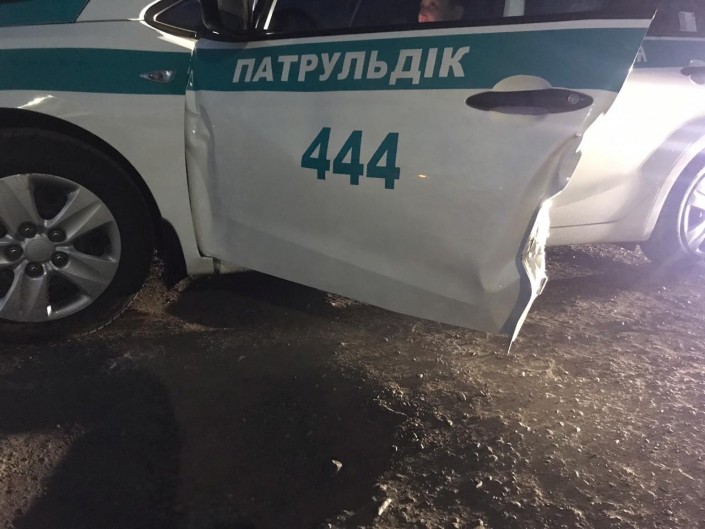 Скрывавшийся от полицейских кортеж сбил двух полицейских в Алматы