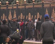 В Бишкеке митингуют родственники заключенных