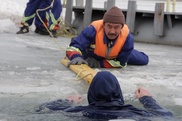 ФОТО: В Астане водолазы разъяснили правила спасения при наводнении