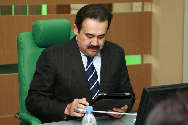 Карим Масимов осваивает iPad
