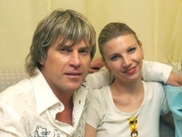 Сания Глызина делит с певцом миллион долларов