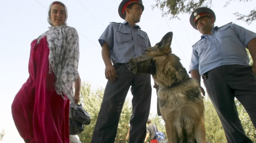  Полицейский патруль в Душанбе. Фото REUTERS/STR New©