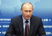 Путин впервые встал на коньки