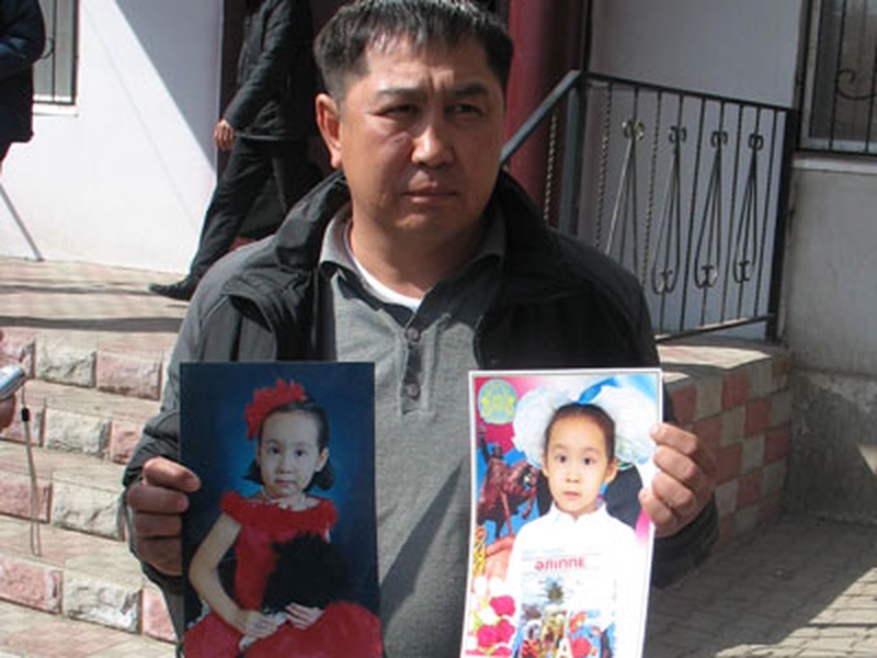 Отец погибшей девочки Радж Бекмагамбетов. Фото с сайта diapazon.kz