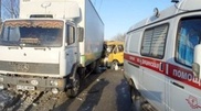 "Мерседес" с кыргызстанцами попал в аварию на трассе Алматы - Екатеринбург
