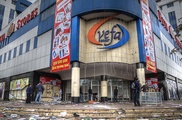 Сотни людей эвакуированы из торгового центра в Бишкеке