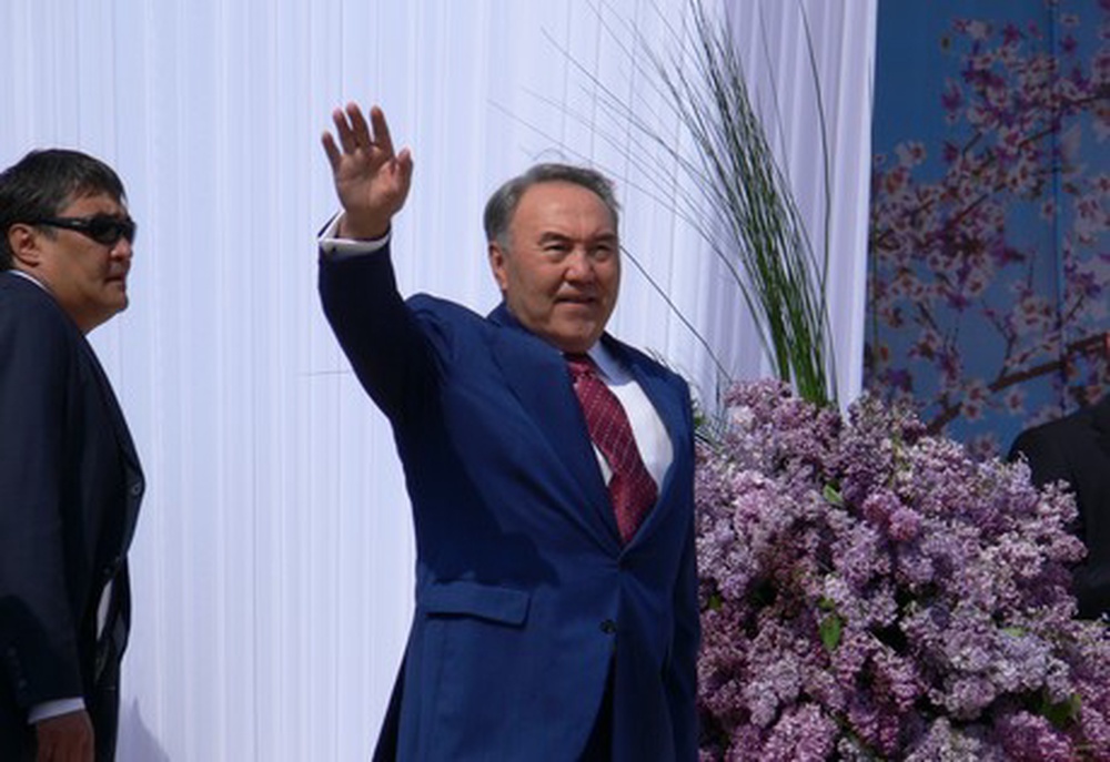 Нурсултан Назарбаев поздравил казахстанцев с Днем единства