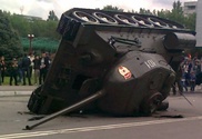 ФОТО: Во время парада Победы в Бишкеке перевернулся танк