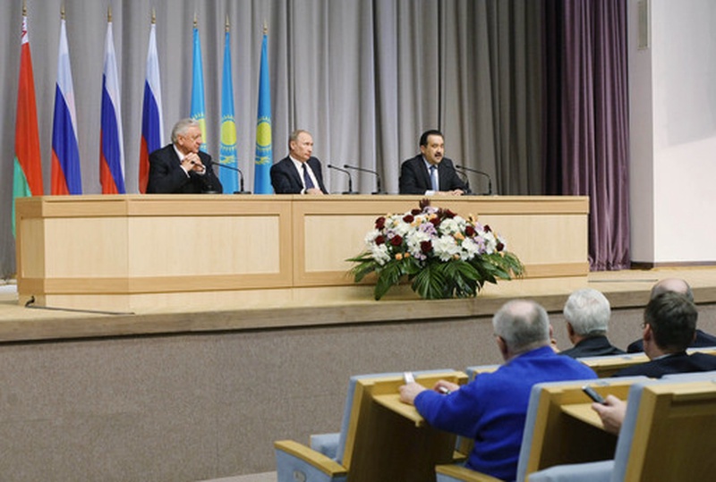 Карим Масимов, Владимир Путин и Михаил Мясникович (справа налево). ©РИА НОВОСТИ
