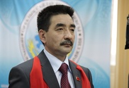 Бывший кандидат в президенты Казахстана стал опрятно одеваться