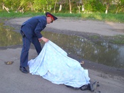 ФОТО: На трассе Алматы - Екатеринбург мужчина упал под колеса фуры