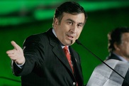 В Саакашвили бросили шоколадку