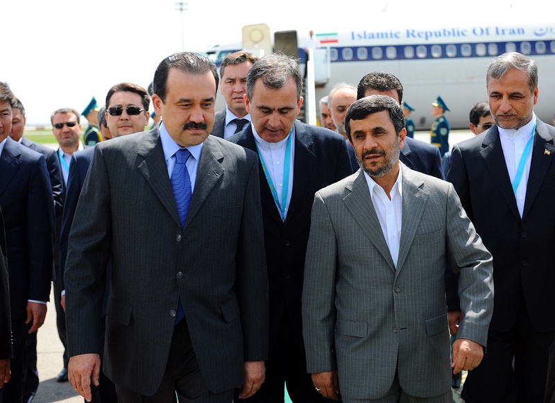 Премьер-министр РК Карим Масимов встретил Президента Ирана Махмуда Ахмадинежада в аэропорту Астаны. Фото с сайта flickr.com