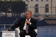 О "трещинах" в мировой экономике и "дешевых деньгах" рассказал Президент РК на ПМЭФ 
