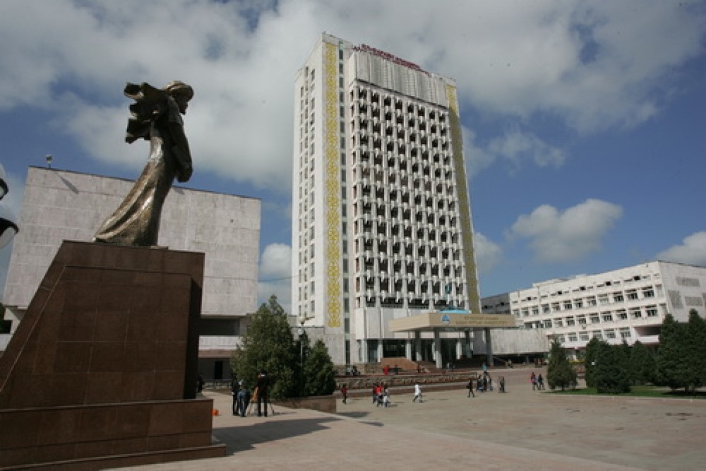 Казахский национальный университет имени аль-Фараби. Фото с сайта ucoz.ru