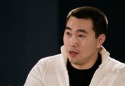 Депутат Бердонгаров подал заявление в полицию на плюнувшего в него журналиста