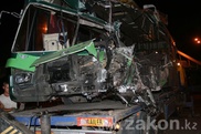 ФОТО: В Алматы столкнулись два пассажирских автобуса 
