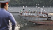 Спасатели подняли с затонувшего на Москве-реке катера тело третьего погибшего