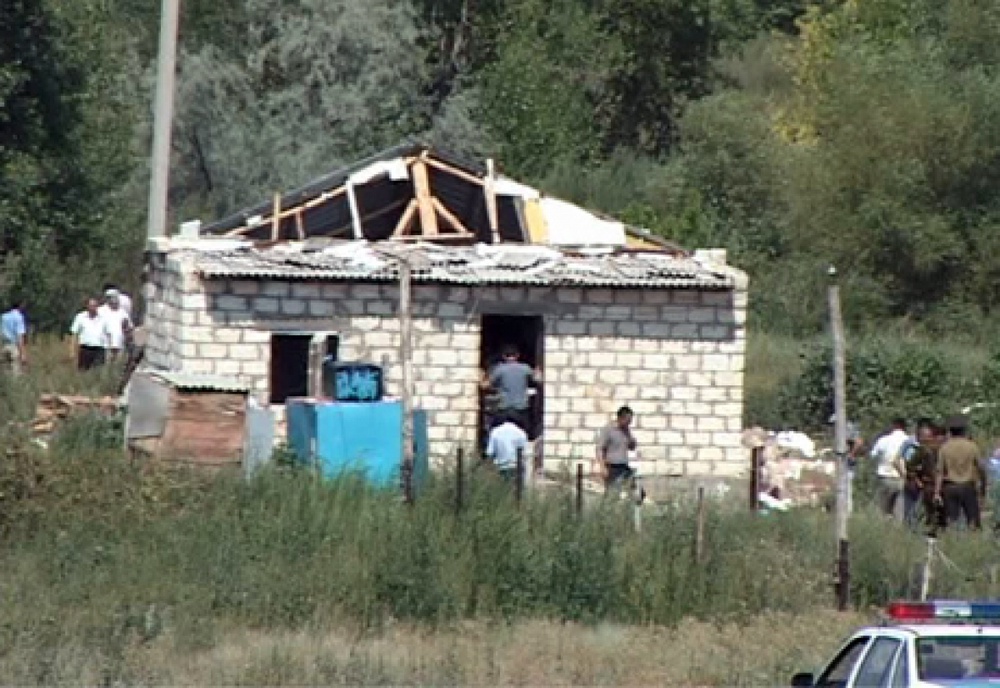 Актобе. Заброшенный дом, в котором произошли взрыв и перестрелка. ©tengrinews.kz