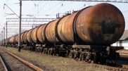 В Акмолинской области из-за схода с рельсов грузового поезда произошла утечка бензина