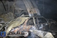 Взрыв на СТО в Алматы уничтожил три автомашины BMW