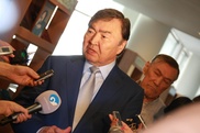 Олжаса Сулейменова с совещания в Астане увезла карета "скорой помощи"