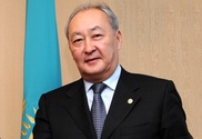 Спикер мажилиса парламента Казахстана: "В Конституцию нам лезть не надо"