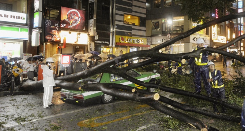 Последствия тайфуна "Роке" в Японии. Фото ©REUTERS