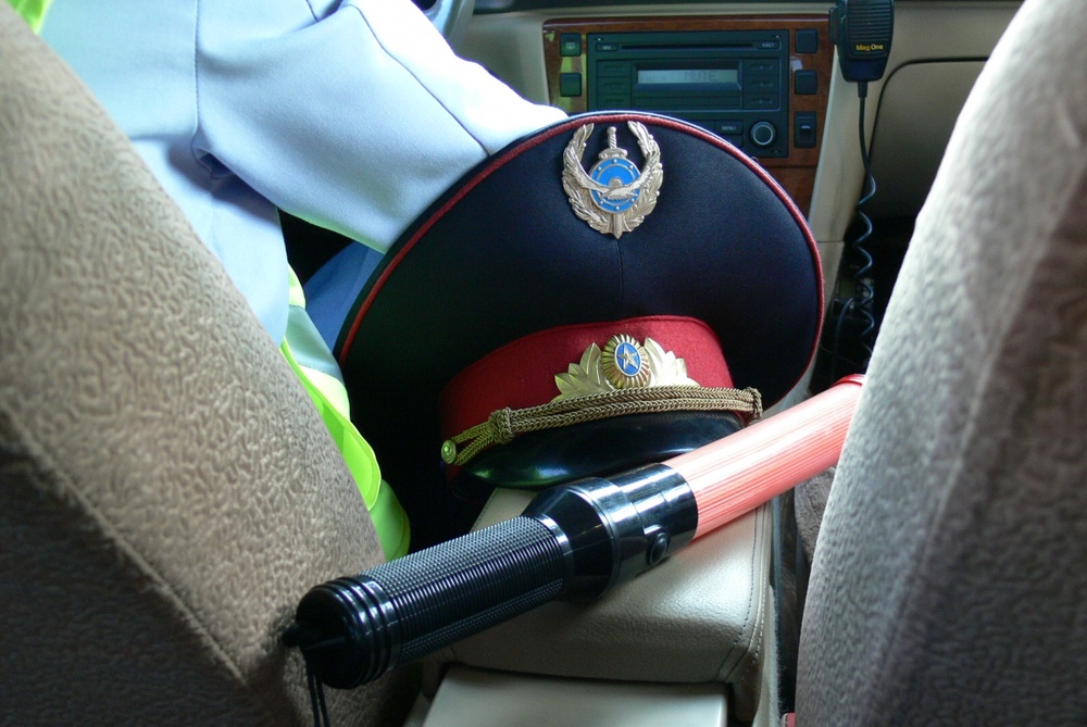 Атрибутика дорожного полицейского. ©Назымгуль Кумыспаева