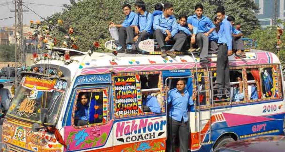 Школьный автобус в Пакистане. Фото с сайта uncyclopedia.wikia.com