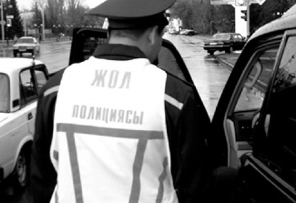 Сотрудник дорожно-патрульной службы. Фото с сайта vesti.kz