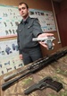 В Кокшетау вооруженный экс-полицейский прорвался в налоговую