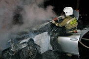 ФОТО: В Алматы после ДТП сгорел Mercedes 