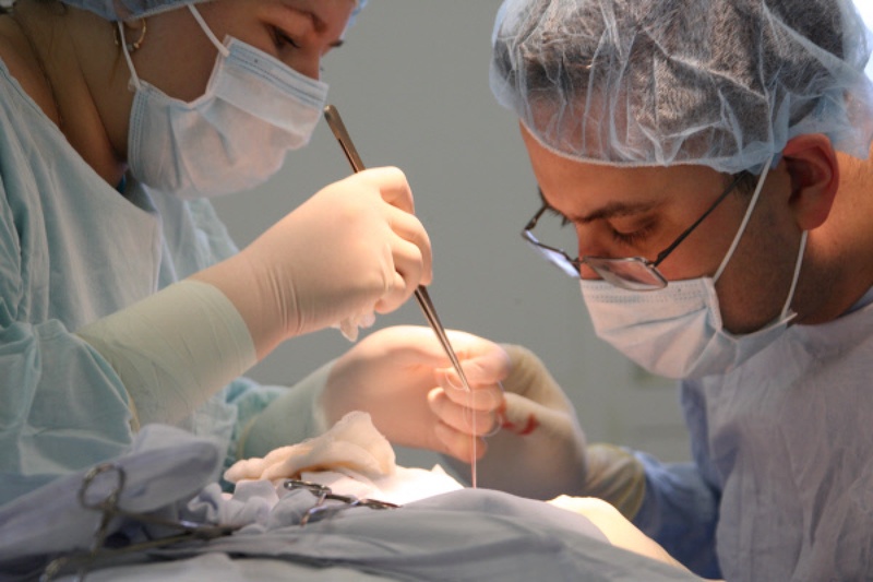 Проведение хирургической операции. ©РИА Новости
