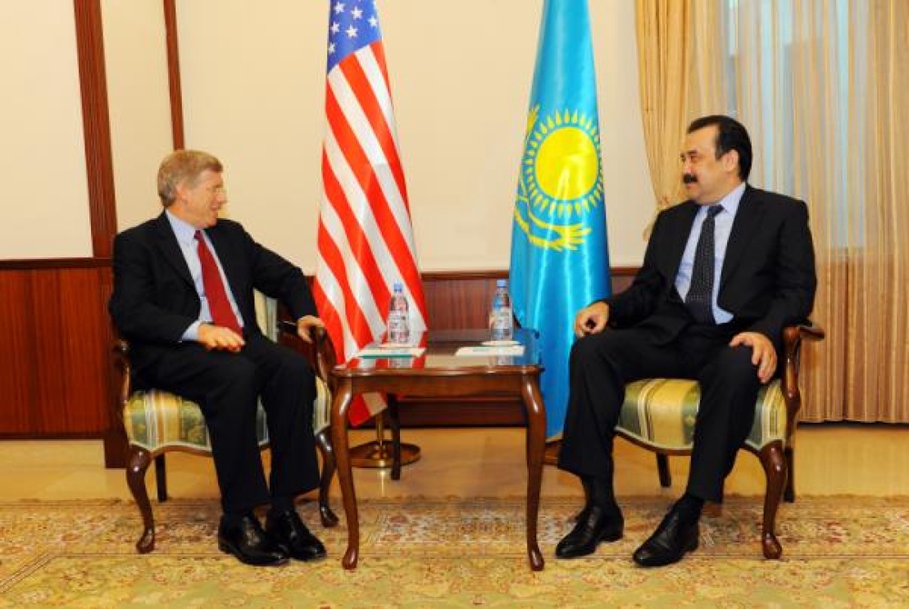 Премьер-министр Казахстана Карим Масимов с заместителем министра энергетики США Дэниэлом Понеманом. Фото с сайта flickr.com