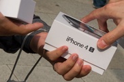 iPhone 4S уже появился в продаже в России