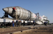 На старткомлексе Байконура установили ракету "Протон-М" со спутником ViaSat-1 