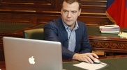 Медведев начнет писать в Facebook