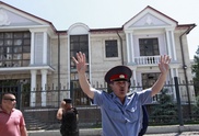 В Кыргызстане школьники избили милиционеров