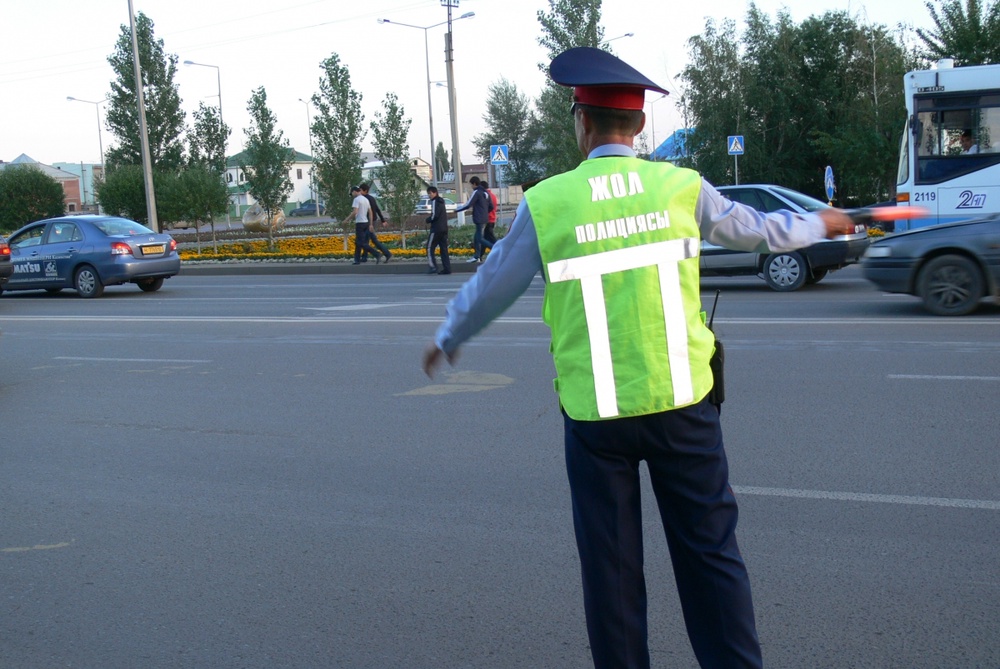 Сотрудник дорожной полиции. Фото Назымгуль Кумыспаева©
