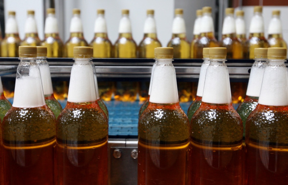 Линия розлива пива на пивоваренном заводе. Фото РИА Новости©