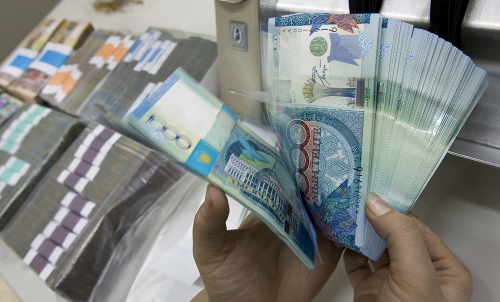 Алихан Байменов рассказал о зарплатах в Агентстве по делам госслужбы