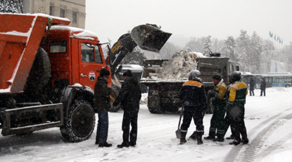 Снегоуборочная техника на улицах Алматы. Фото ©Ярослав Радловский