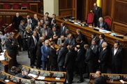 Оппозиция собрала подписи в пользу роспуска Верховной Рады