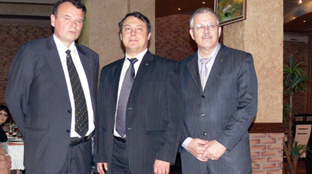 Технический директор КРИС-Сервис Константин  Ботвин,  генеральный директор Владилен Якунин, директор алматинского филиала компании Александр Афанасьев (слева направо)