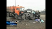 ФОТО: "КамАЗ" смял Toyota Land Cruiser в Караганде