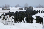 Российских офицеров и сержантов лишат бесплатной формы