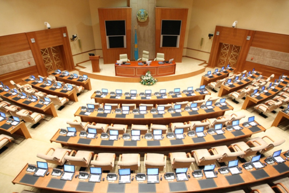 Зал заседаний Мажилиса Парламента Республики Казахстан. Фото с сайта hozu.parlam.kz