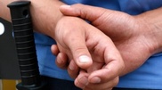 Полицейские заставили жителя Караганды признаться в грабеже